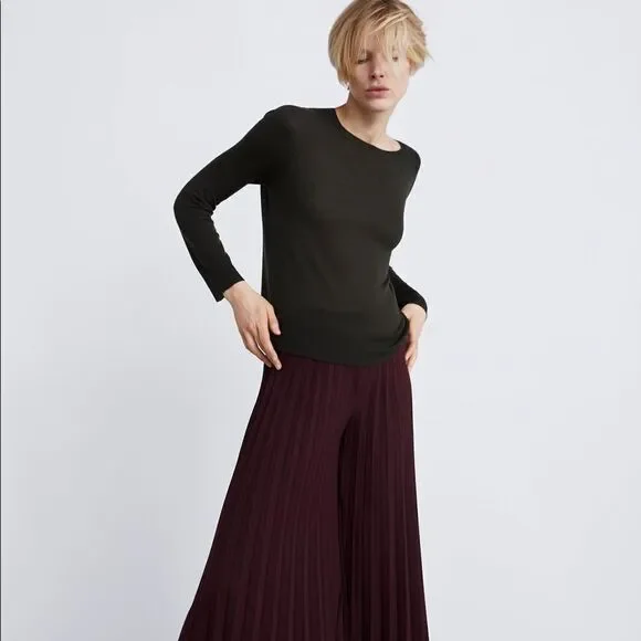 ✨ NEW BASIC SWEATERDETAILS✨ - Picture 4 of 7